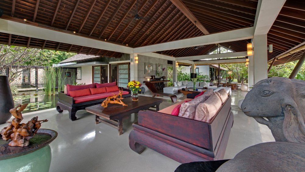 Samadhana - Living room towards the dining area